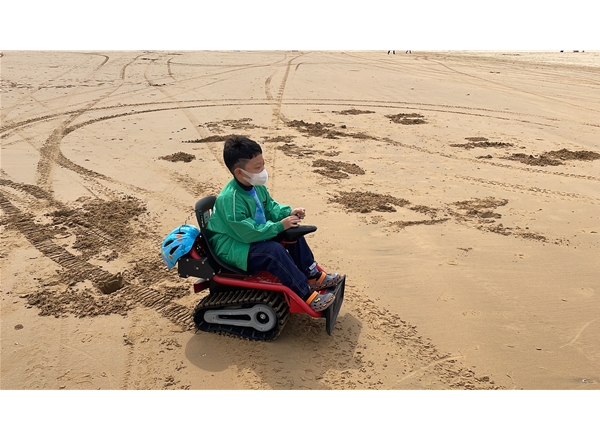 “旅行者號(hào)”全地形游樂(lè)車娃娃版